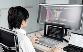 邹城 ,php声明和调用变量的符号是什么？